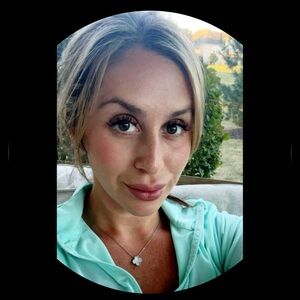 Meet your Posher, Dominique